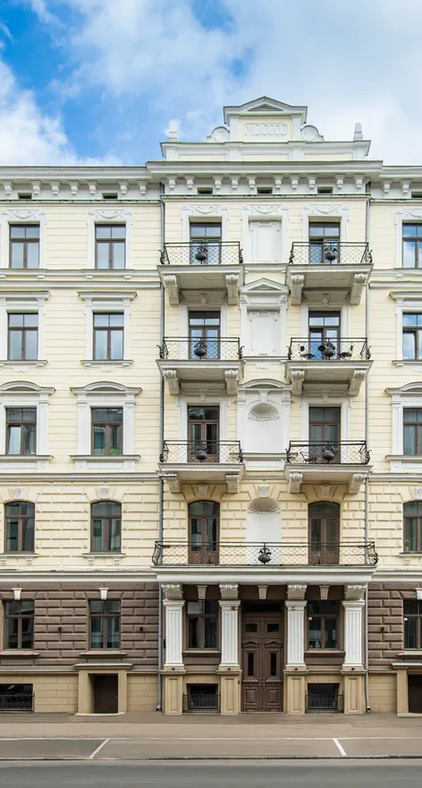 PULKVEŽA BRIEŽA IELA 10